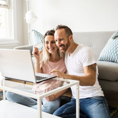 couple-on-computer